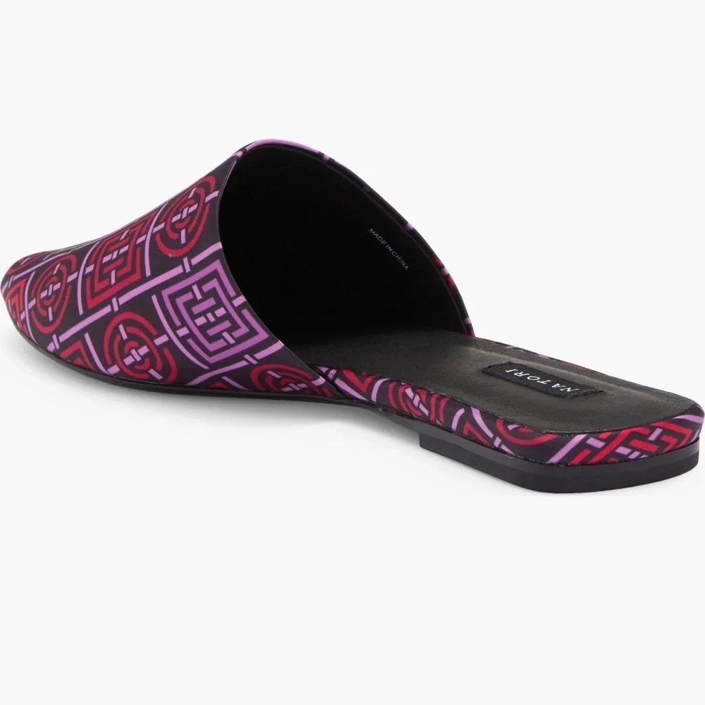NATORI pointed toe satin mule